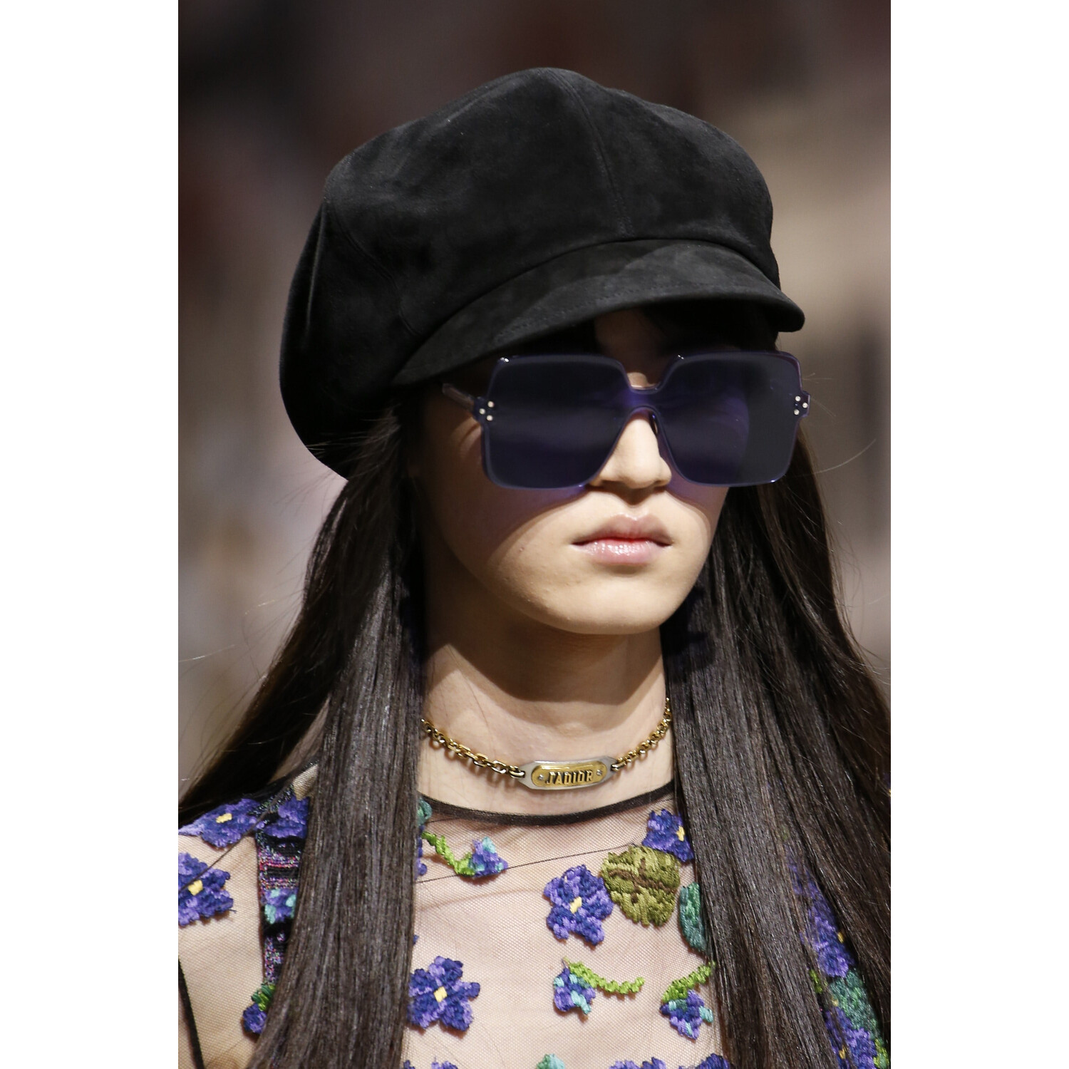 Фото Details Christian Dior , Details Dior Fall 2018 Ready-to-Wear , Детали показа Кристиан Диор , Детали показа Диор осень зима 2018 , Fashion show , неделя моды в Париже , PFW , Мария Грация Кьюри , Mainstyles